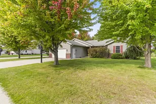 450 Bittersweet Ln, Waupun, WI 53963 - Photo 3