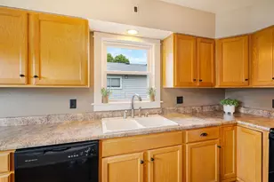 703 N Sawyer St, Oshkosh, WI 54902 - Photo 5