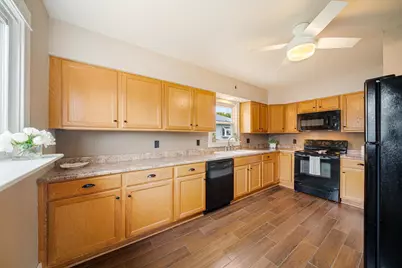 703 N Sawyer Street, Oshkosh, WI 54902 - Photo 3