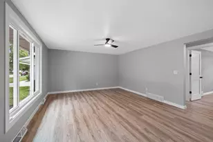 1741 Arnold Dr, Green Bay, WI 54304 - Photo 15
