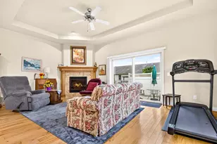 1581 Redwing Dr, Neenah, WI 54956 - Photo 5