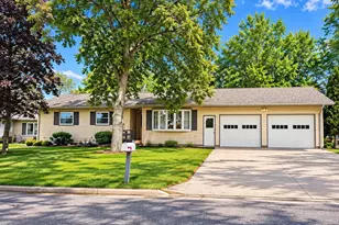 623 SW Ceresco St, Berlin, WI 54923 - Photo 1