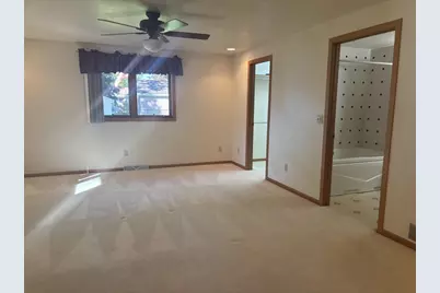 135 N Meadow Street, Oshkosh, WI 54902 - Photo 11