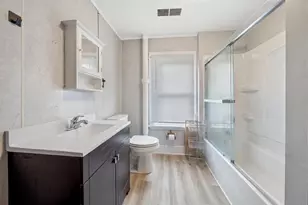 327 W 16th Ave, Oshkosh, WI 54902 - Photo 17
