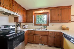553 Delwiche Rd, Green Bay, WI 54302 - Photo 11