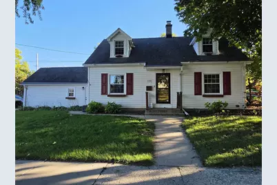729 W Oak Street, West Bend, WI 53095 - Photo 1