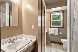 1011 S Bluemound Dr, Appleton, WI 54914 - Photo 9
