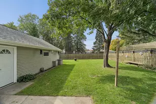 2119 N Erb St, Appleton, WI 54911 - Photo 27