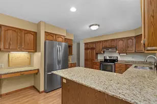 151 Graceland Dr, Oshkosh, WI 54904 - Photo 9