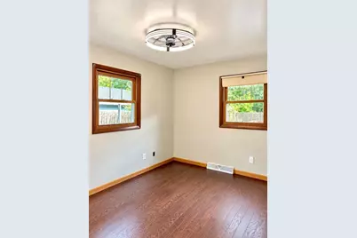 1141 S Oakland Avenue, Green Bay, WI 54304 - Photo 9