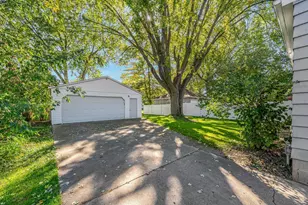 1015 W Hawes St, Appleton, WI 54914 - Photo 23