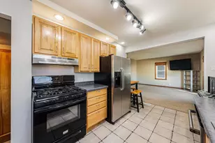 1015 W Hawes St, Appleton, WI 54914 - Photo 9