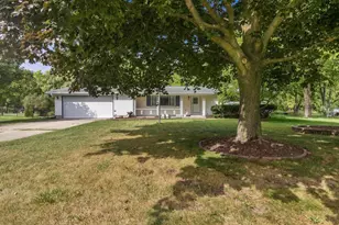 943 N Oakwood Rd, Oshkosh, WI 54904 - Photo 3