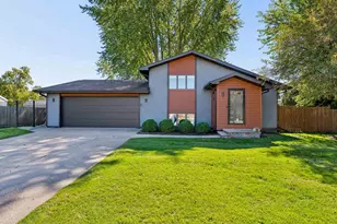 915 Bavarian Ct, Oshkosh, WI 54901 - Photo 1