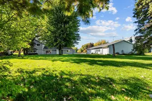 5592 Lake Rd, Oshkosh, WI 54902 - Photo 3