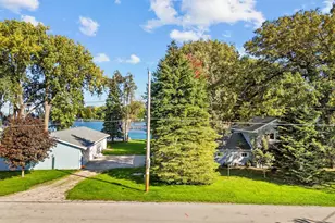 5592 Lake Rd, Oshkosh, WI 54902 - Photo 9