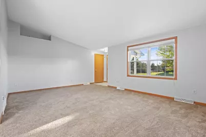 2633 Van View Street, Green Bay, WI 54311 - Photo 9