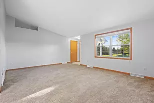 2633 Van View St, Green Bay, WI 54311 - Photo 9