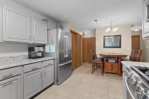 1013 S West Ct, Appleton, WI 54915 - Photo 5
