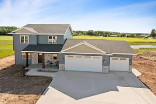 471 Rustic Ridge Dr, Brillion, WI 54110 - Photo 3