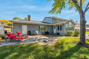 2543 W Sunnyview Cir, Appleton, WI 54914 - Photo 3