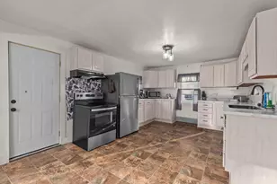 333 W 11th Ave, Oshkosh, WI 54902 - Photo 3