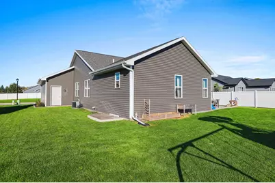 1013 Grassy Meadow Lane, Menasha, WI 54952 - Photo 35