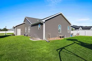 1013 Grassy Meadow Ln, Menasha, WI 54952 - Photo 35