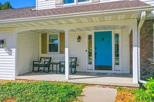 829 Meadowbrook Dr, Green Bay, WI 54313 - Photo 3