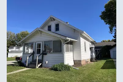 302 Pine Street, Neenah, WI 54956 - Photo 1
