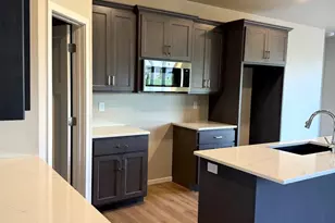 1415 Divinity Dr, De Pere, WI 54115 - Photo 5