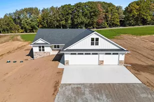 3718 Harolds Way, Suamico, WI 54313 - Photo 3