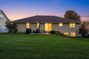 2182 W Melcorn Cir, De Pere, WI 54115 - Photo 35
