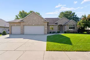 3191 Jaguar Ln, Green Bay, WI 54313 - Photo 1