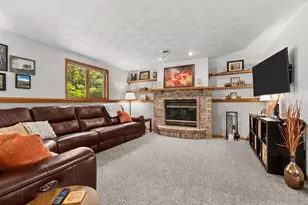 1605 Meadowbreeze Cir, Neenah, WI 54956 - Photo 35