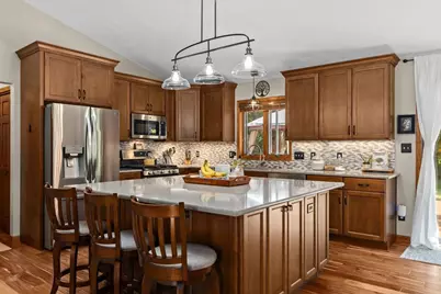 1605 Meadowbreeze Circle, Neenah, WI 54956 - Photo 7
