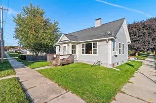 1821 S 18th St, Manitowoc, WI 54220 - Photo 25