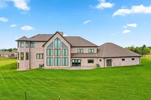 2315 Silveridge Dr, Manitowoc, WI 54220 - Photo 9