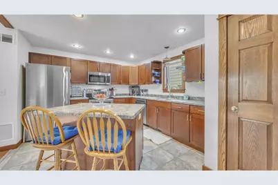 421 E 2nd Street, Fond du Lac, WI 54935 - Photo 9