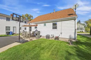 855 W 12th Ave, Oshkosh, WI 54902 - Photo 5