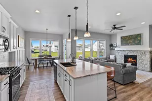 2985 E Bluetopaz Dr, Appleton, WI 54913 - Photo 9