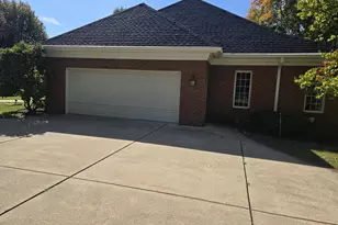326 Braebourne Ct, Green Bay, WI 54301 - Photo 11