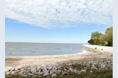 2829 East Shore Drive, Green Bay, WI 54302 - Photo 3