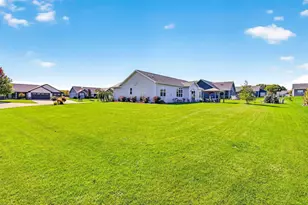 2224 Madelynn Ln, Neenah, WI 54956 - Photo 3
