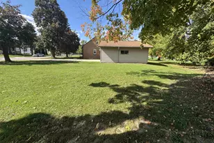 142 Pine St, Brillion, WI 54110 - Photo 25