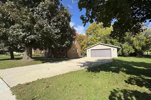 142 Pine St, Brillion, WI 54110 - Photo 21