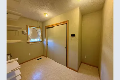 728 W 5th Avenue, Oshkosh, WI 54902 - Photo 9