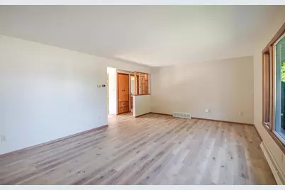2056 Zeise Avenue, Green Bay, WI 54302 - Photo 5