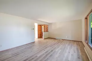 2056 Zeise Ave, Green Bay, WI 54302 - Photo 5