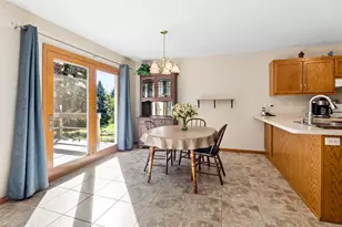 2131 Deer Prairie Dr, Neenah, WI 54956 - Photo 7